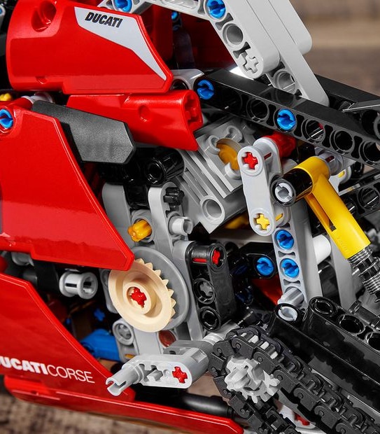 LEGO&reg; Technic Ducati Panigale V4 R 42107