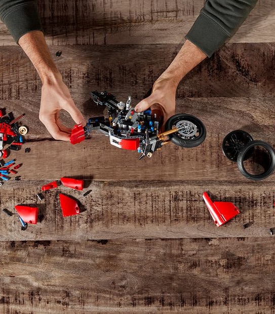 LEGO&reg; Technic Ducati Panigale V4 R 42107