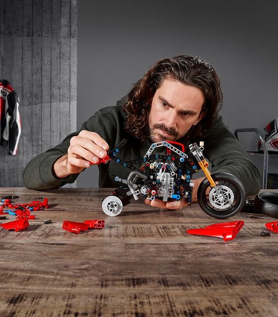 LEGO&reg; Technic Ducati Panigale V4 R 42107