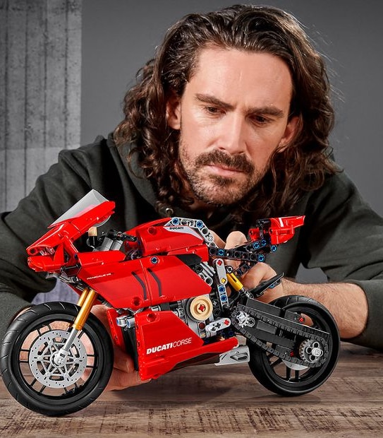 LEGO&reg; Technic Ducati Panigale V4 R 42107
