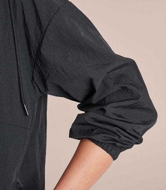 Active 1/4 Zip Spray Jacket