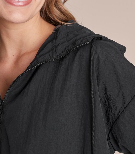 Active 1/4 Zip Spray Jacket