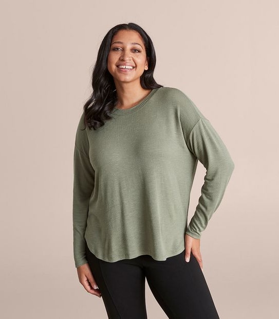 Curve Knit Curved Hem Top