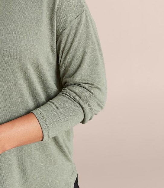 Curve Knit Curved Hem Top