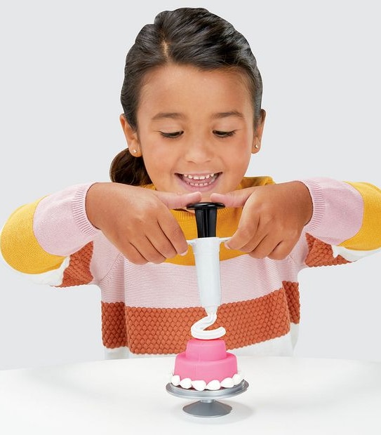 Play-Doh Kitchen Creations Rising Cake Oven Playset