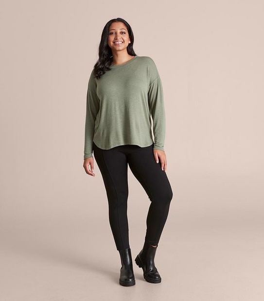 Curve Knit Curved Hem Top