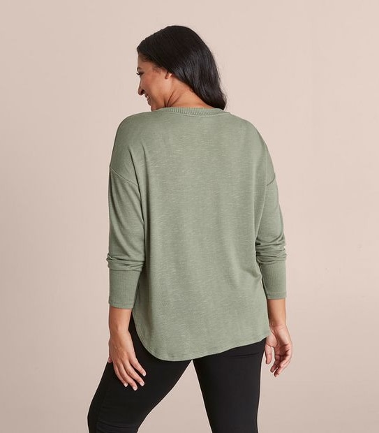Curve Knit Curved Hem Top