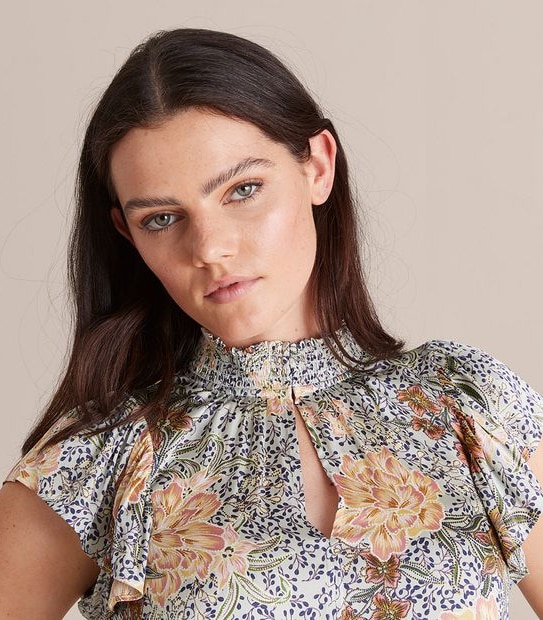 Preview Flutter Sleeve Blouse