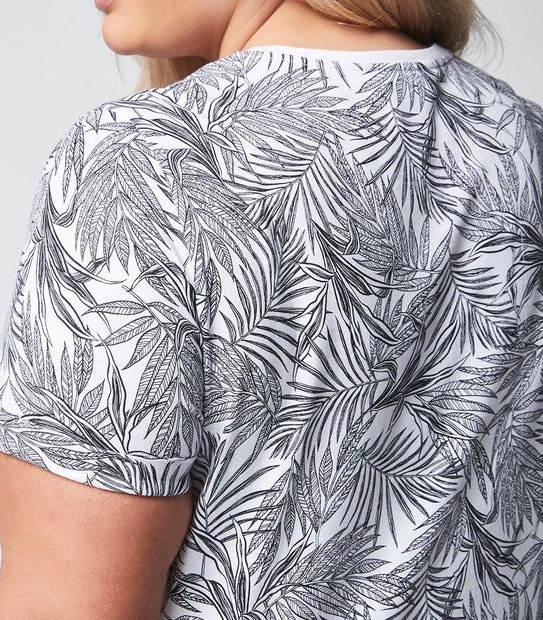 Belle Curve Print T-Shirt
