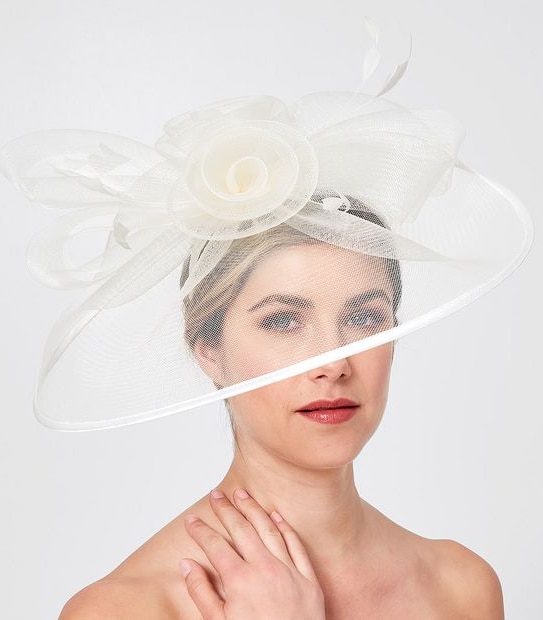 Crinoline Place Fascinator - Ivory