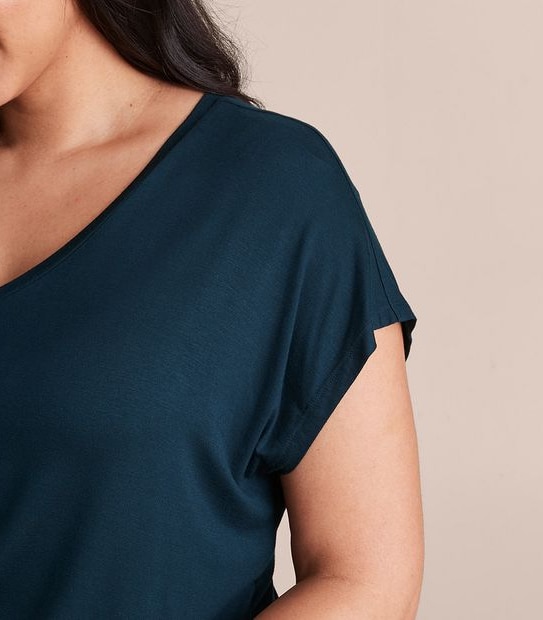 Curve V-Neck T-Shirt