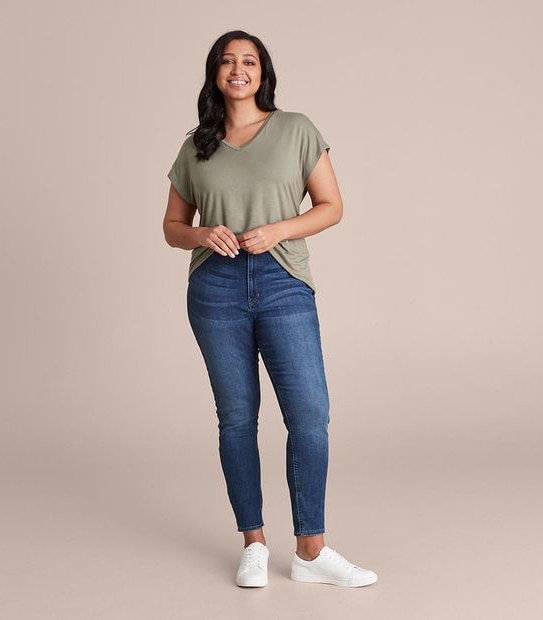 Curve V-Neck T-Shirt 3 of 6