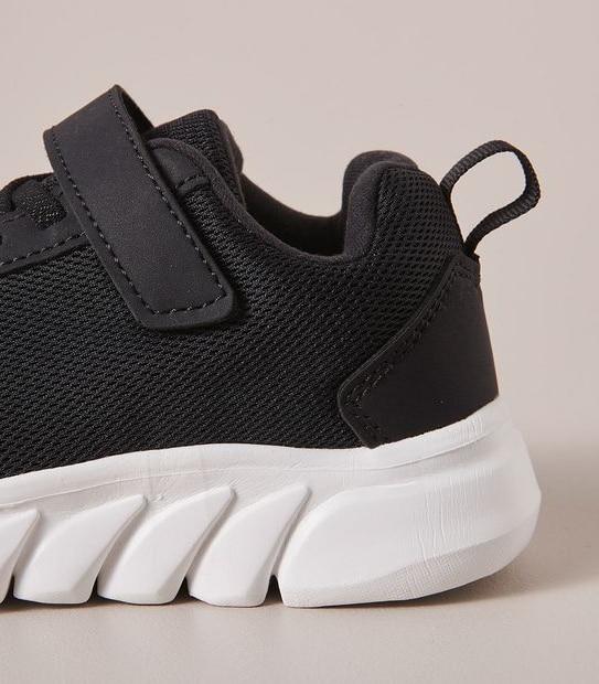 B JNR BLACK/WHITE TARGET RUNNER  SIZE 6-12