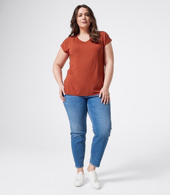Belle Curve V-Neck T-Shirt