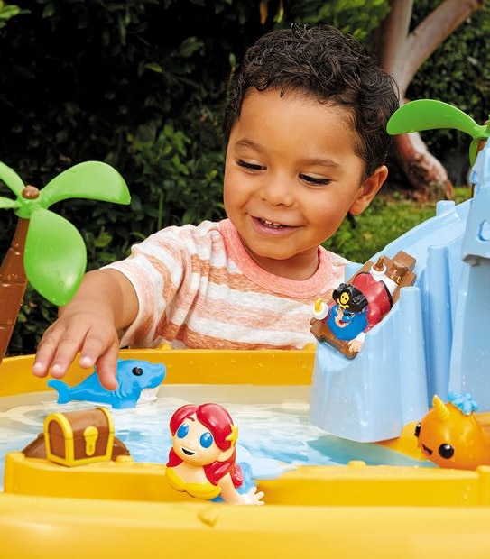 Little Tikes Island Wavemaker Water Table